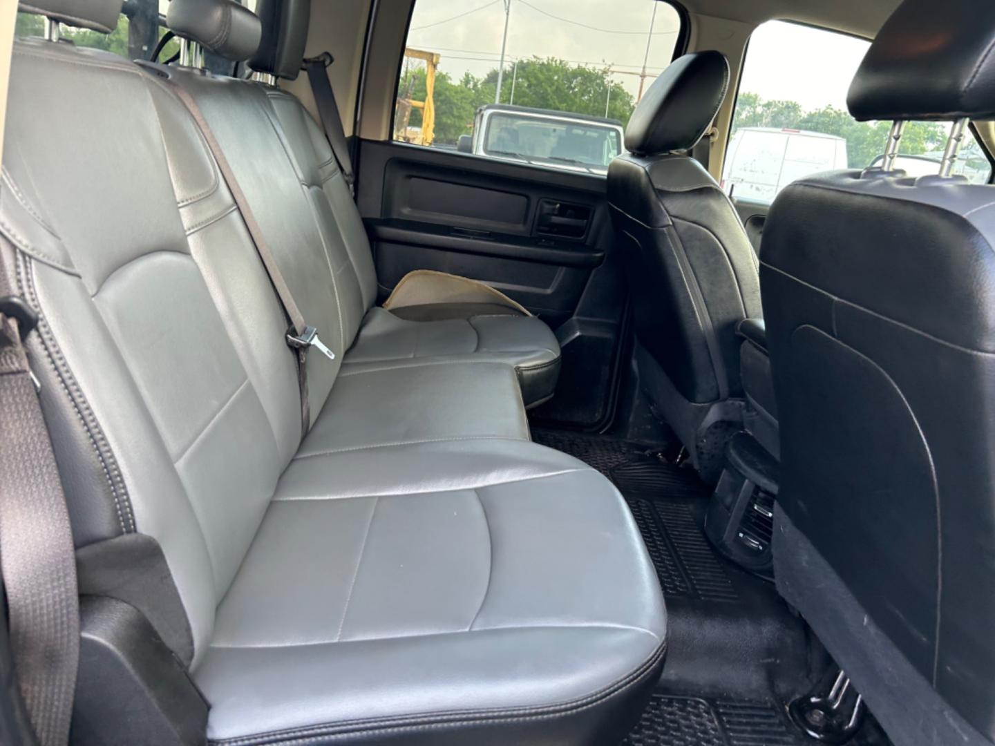 2020 White RAM 5500 Crew Cab LWB 4WD DRW (3C7WRNFL9LG) with an 6.7L L6 OHV 24V TURBO DIESEL engine, located at 1687 Business 35 S, New Braunfels, TX, 78130, (830) 625-7159, 29.655487, -98.051491 - Photo#4